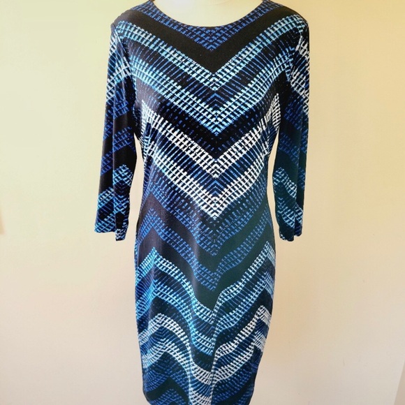 Karen Kane Classic Shift Style Dress - Picture 3 of 9
